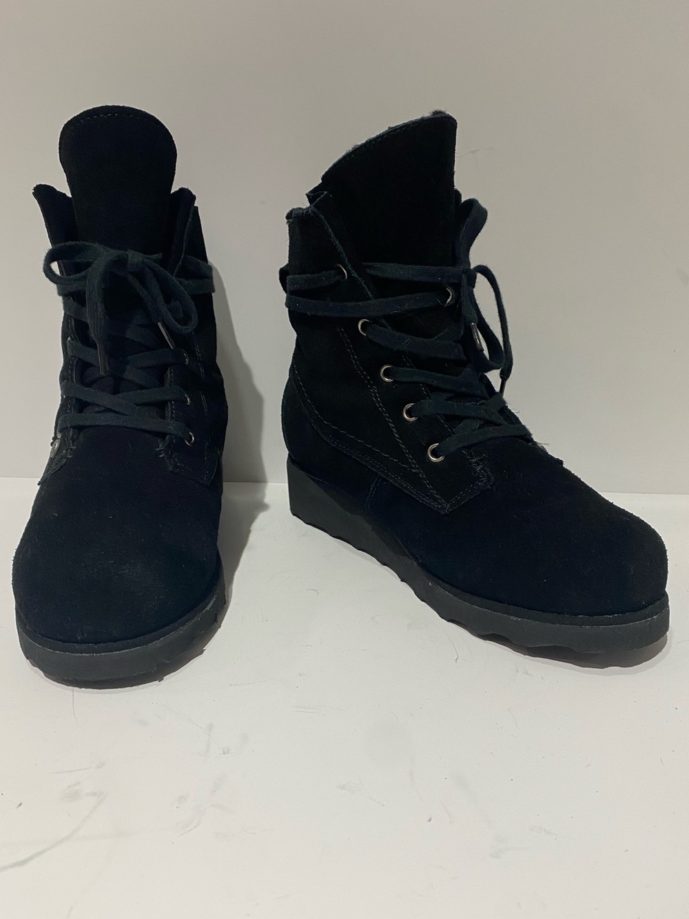 BearPaw Black Suede Lace-Up Wedge Ankle Boots Sz 6